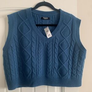 Sleeveless cropped V-Neck sweater vest